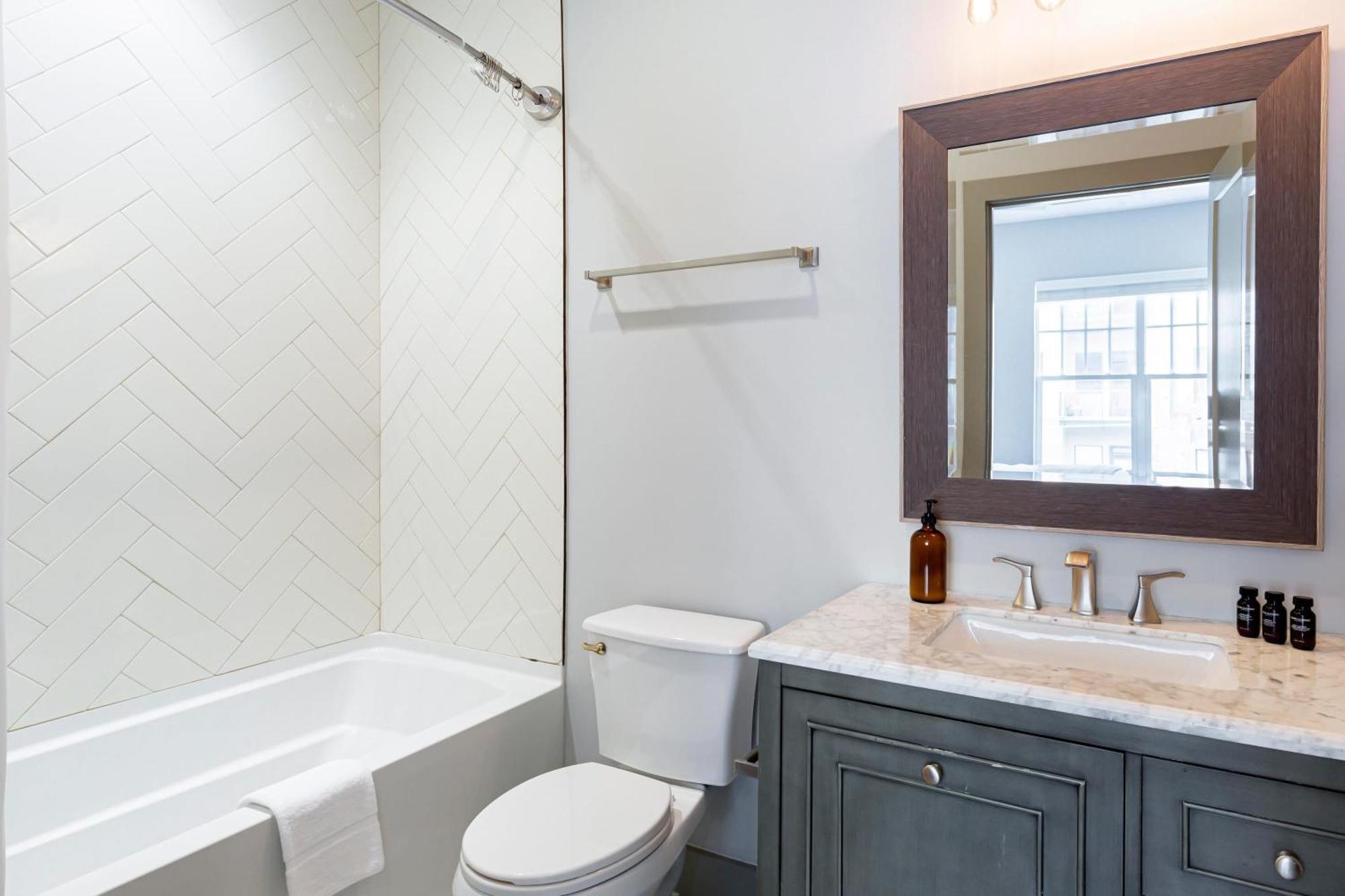 Waverly By Avantstay Nashville-Inspired Townhome W Luxury Kitchen Pool Table المظهر الخارجي الصورة