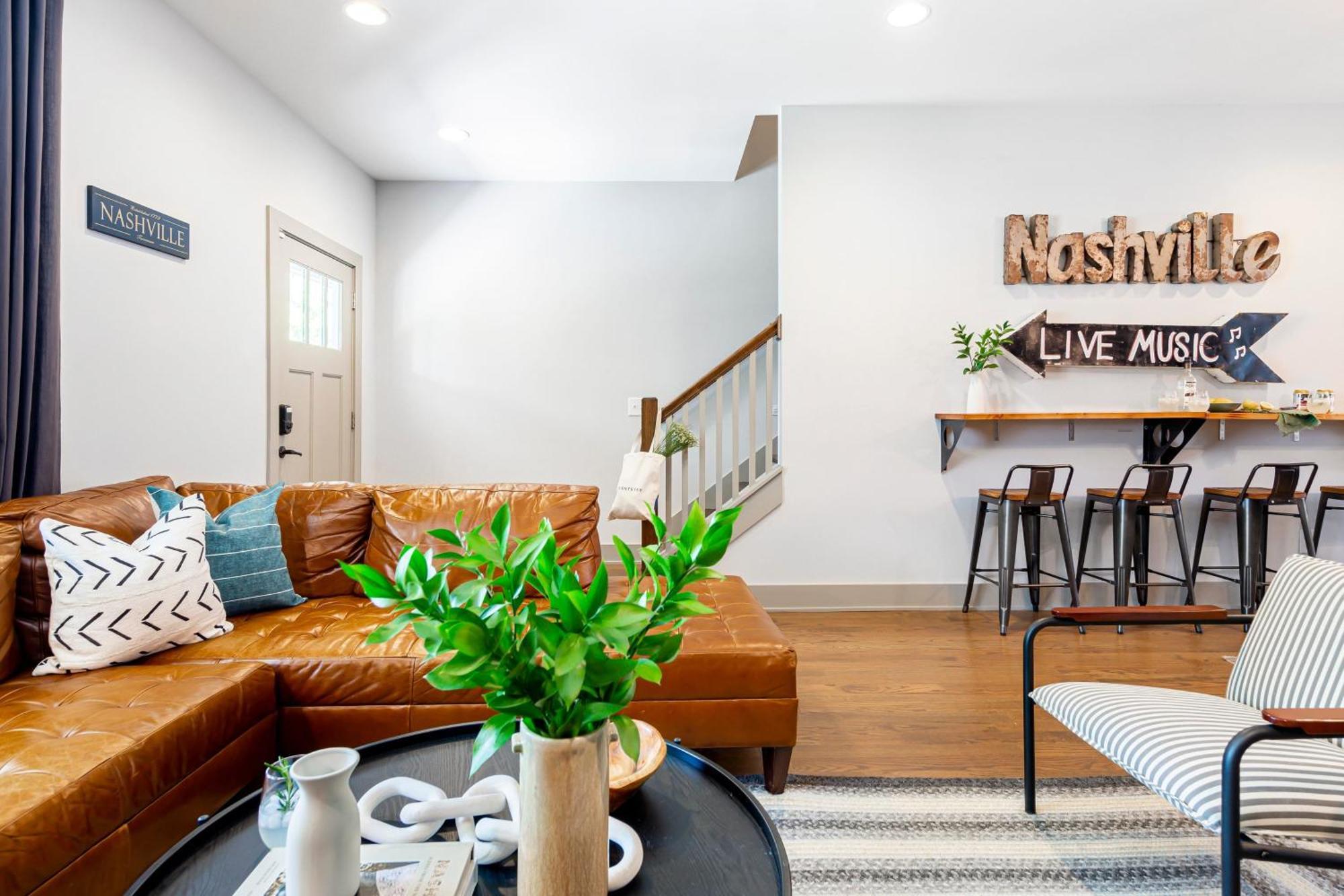 Waverly By Avantstay Nashville-Inspired Townhome W Luxury Kitchen Pool Table المظهر الخارجي الصورة