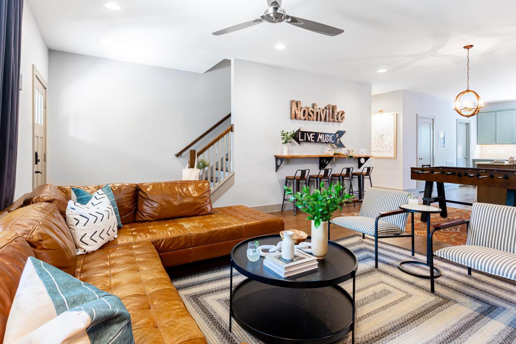 Waverly By Avantstay Nashville-Inspired Townhome W Luxury Kitchen Pool Table المظهر الخارجي الصورة